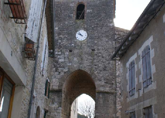 tour-de-l-horloge-xviieme-siecle-duras.jpg