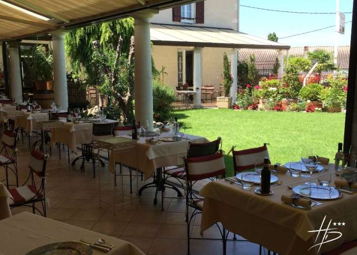 hostellerie-des-ducs-restaurant1.jpg