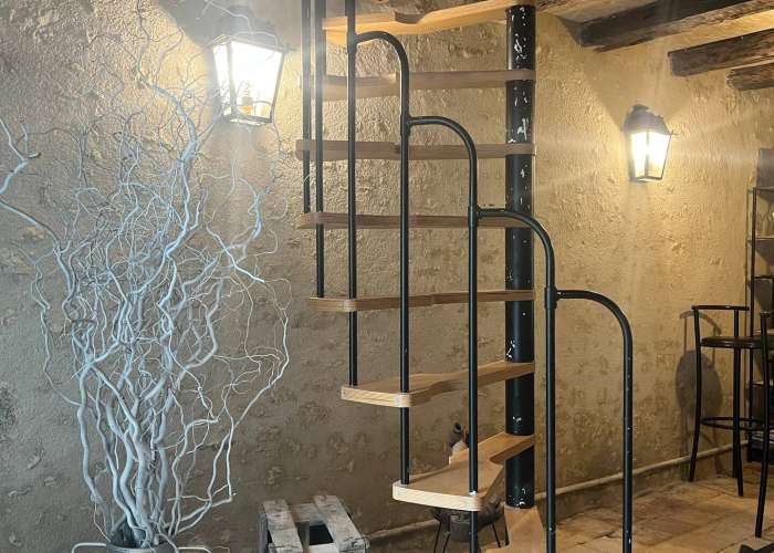 chateau-haut-lavigne-escalier-2.jpeg