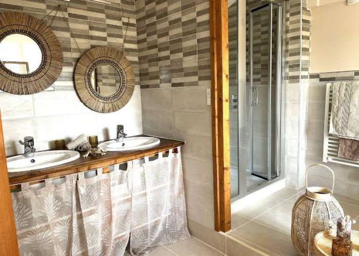 chambre-perle-de-rosee-salle-d-eau3.jpeg
