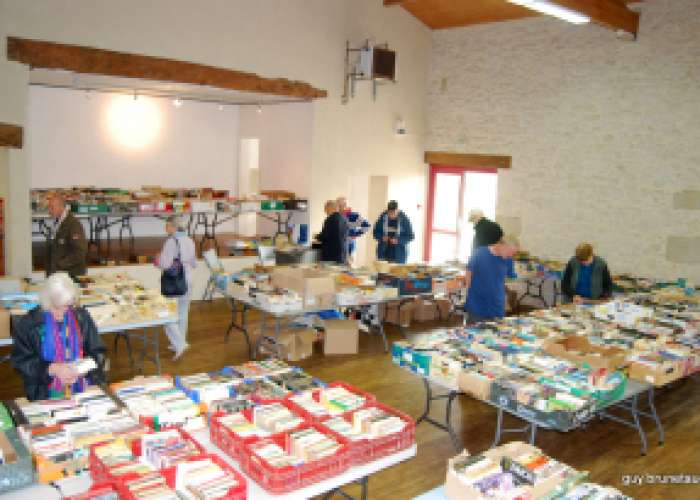 image de Bourse aux livres français et bijoux